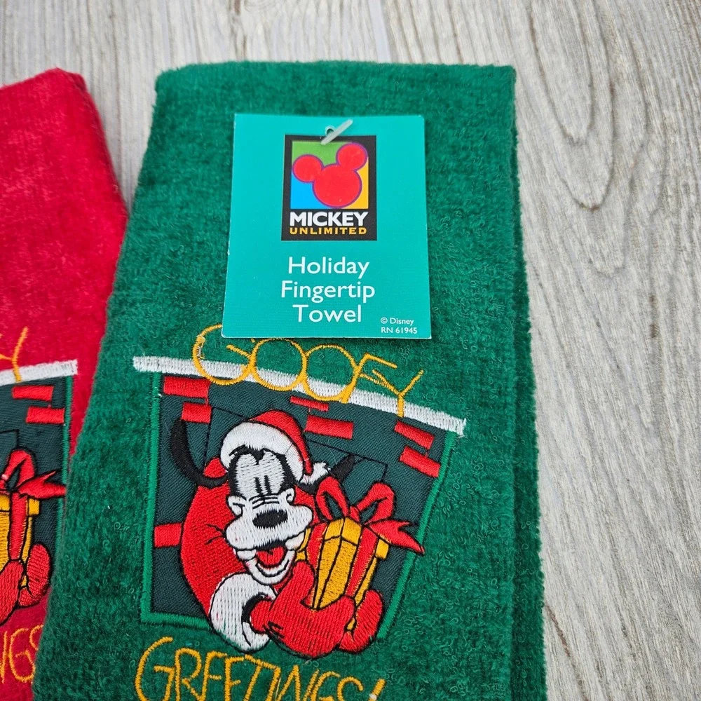 Disney Mickey Unlimited‎ Goofy Holiday Fingertip Towel Set Red Green Christmas